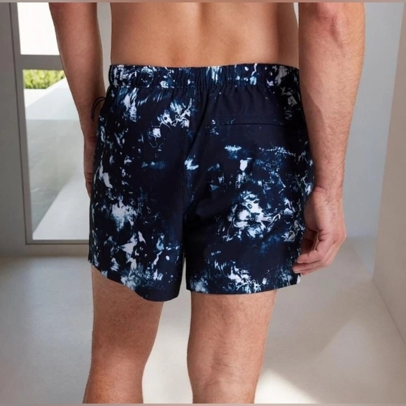 VRST Men's 5” Resort Short Beach Indigo Craft Size Medium NWT - Picture 2 of 11
